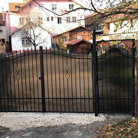 Stayplay Center Theater Brasov Luaran gambar