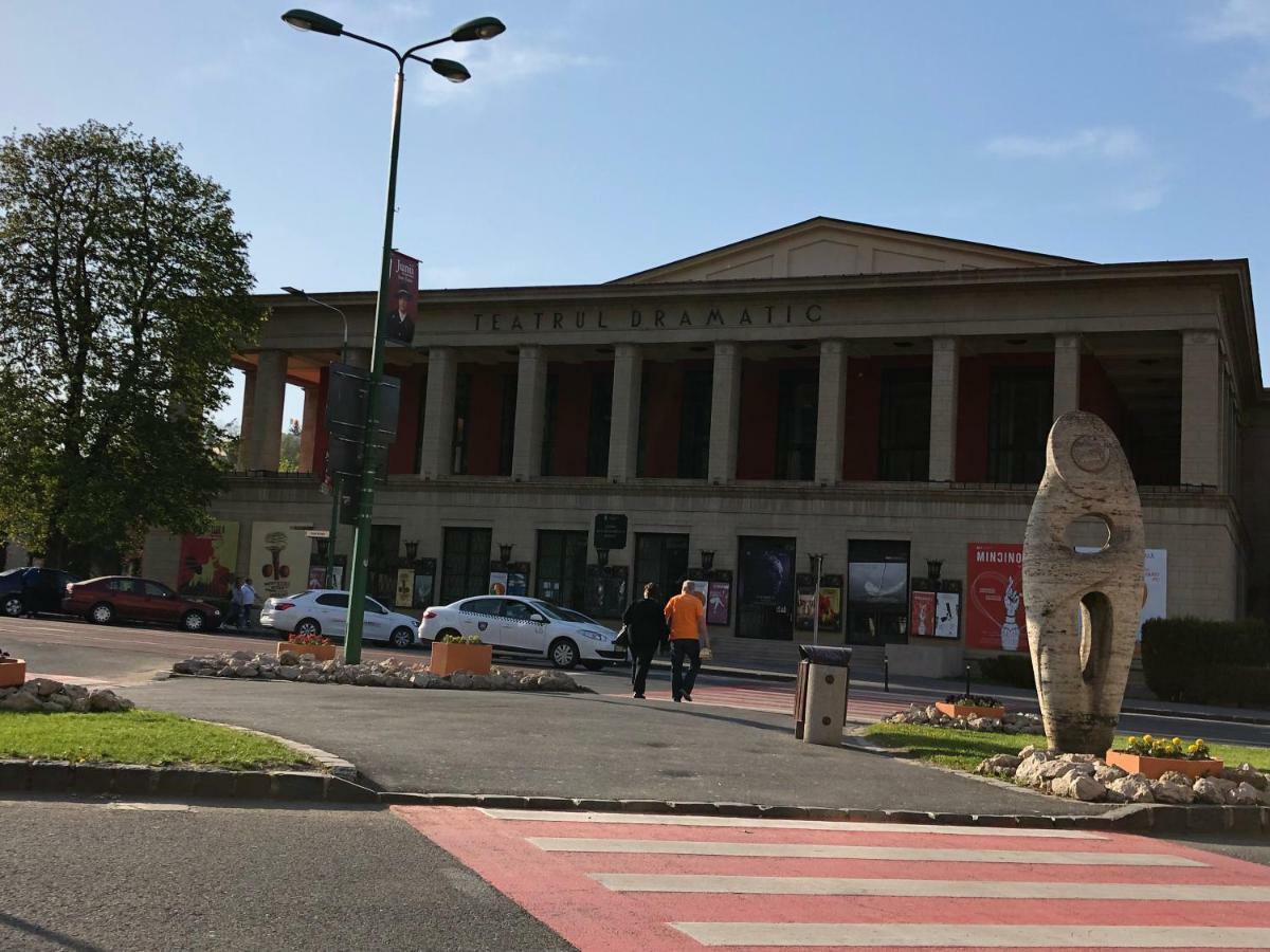Stayplay Center Theater Brasov Luaran gambar